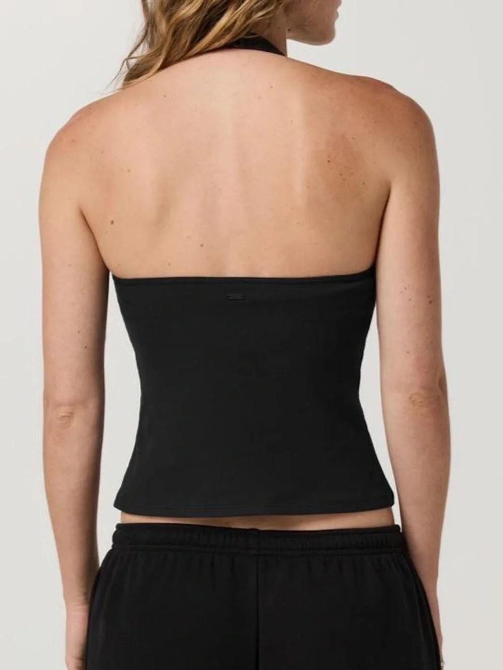 Vuori Pose Halter Top in Black with Built in Light Support Bra. *NWT*